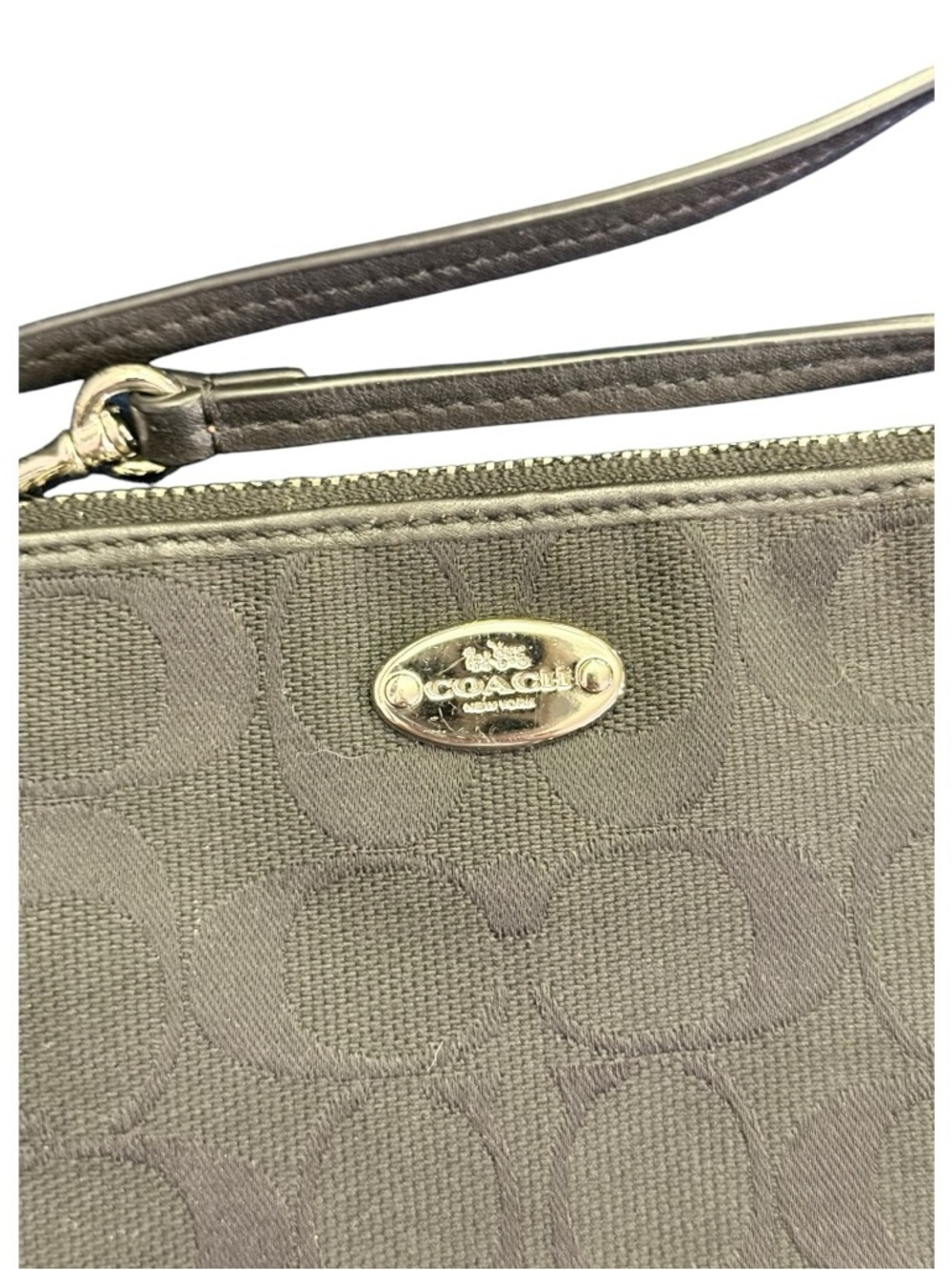 Coach 🐂GIVVY🐂 Black Signature Canvas Wristlet with Gold Accent - Picture 3 of 4